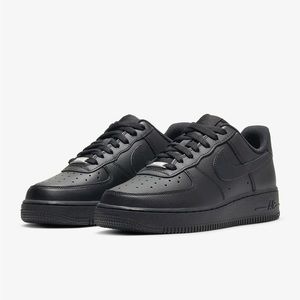*NEW* BLACK NIKE AIR FORCE 1 WOMENS SIZE 7/MENS SIZE 5.5